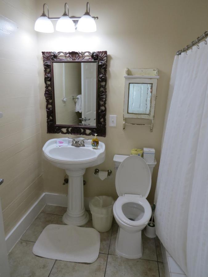 King Suite with Pool View (Pool Suite Alligator)
