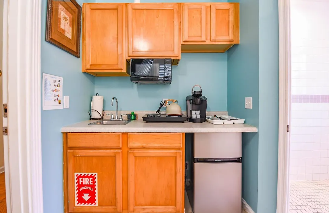 Salvador'S Suite-1