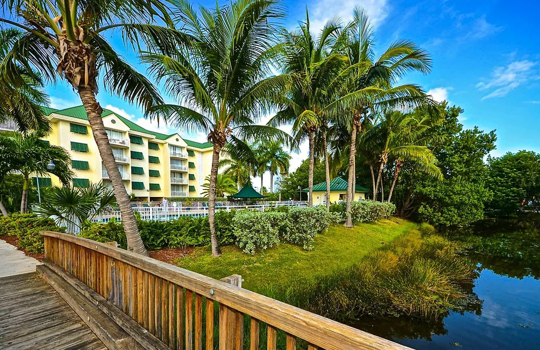 Sunrise Suites - Sea Breeze Suite 101-1