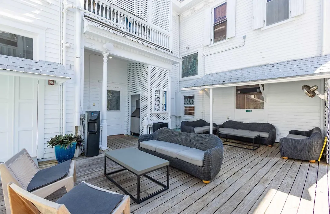 Classic King With Balcony At Curry Mansion-1