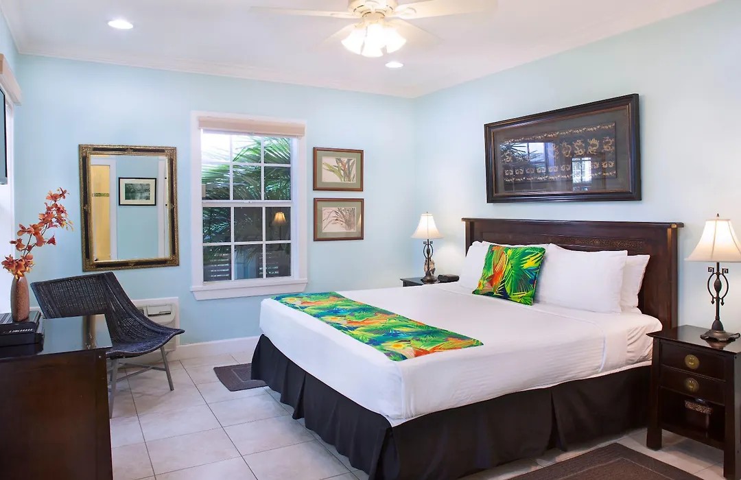 Travelers Palm Inn-1