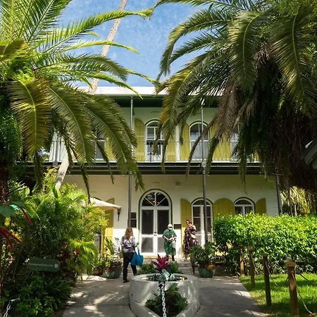 Martinique Suite 108-3