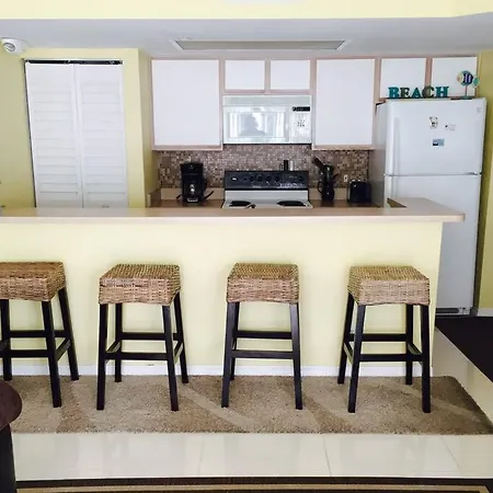 2 Bedroom 2 Bath Condo With Baloney. Sleeps 6, Fully Equipped.-2