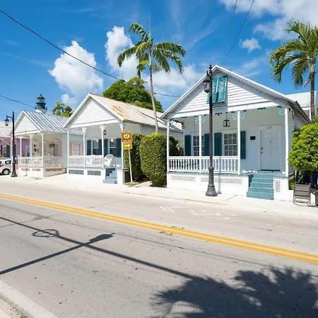 Just Steps To Duval- Sleeps 10- Heated Pool House-3