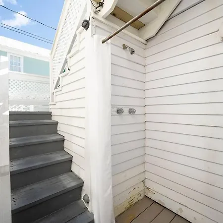 Just Steps To Duval- Sleeps 10- Heated Pool House-2