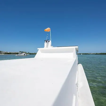 Beautiful Houseboat In Key West-3