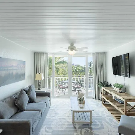 The Exuma Cay -Pool View & Parking-2