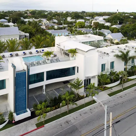 H2O Suites- Adults Only-3