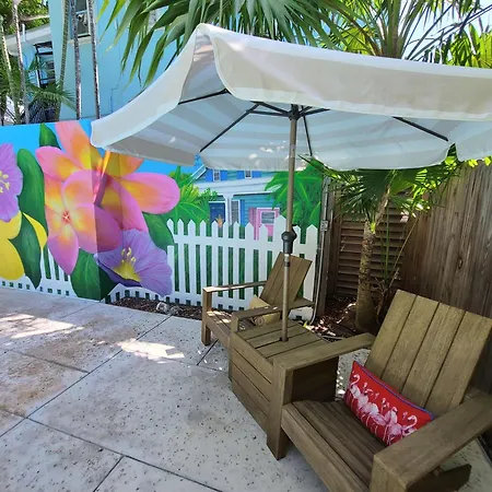 Duval Street Suite W Parking And Heated Pool-3