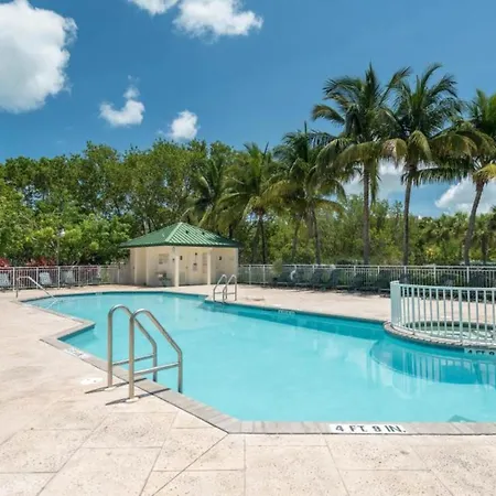 Sunrise Suites Grand Bahama Suite #106-2
